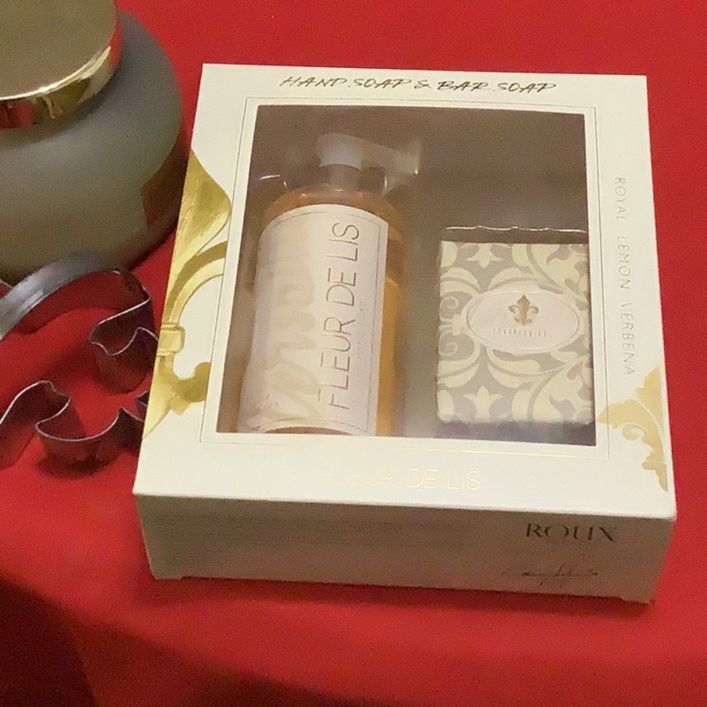 Hand soap & bar soap.fleur de lis. Called royal lemon verbena.